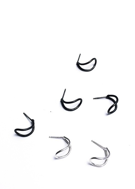 tiny curve post earrings in silver