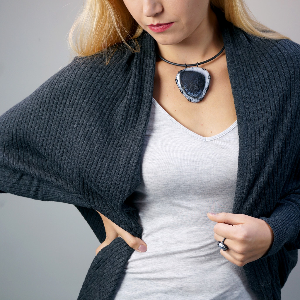 contra noir necklace // click through for two ways to style this one of a kind bold necklace