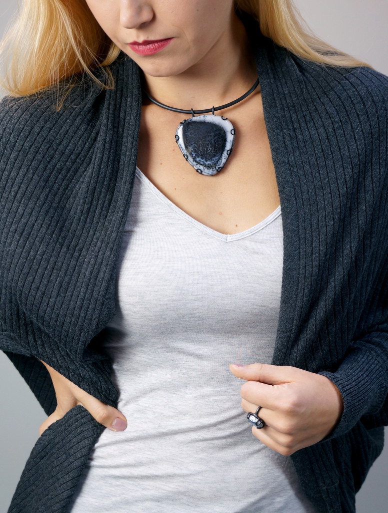 13 pieces of black jewelry you can wear every day // Contra Noir necklace