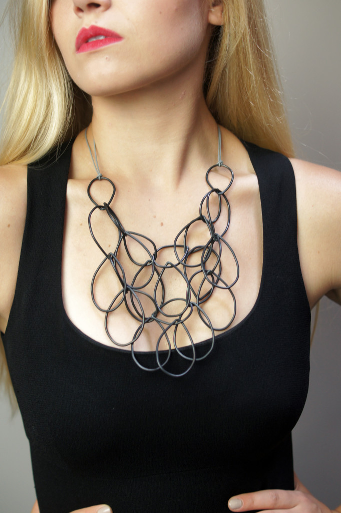 13 pieces of black jewelry you can wear every day // Elizabeth necklace