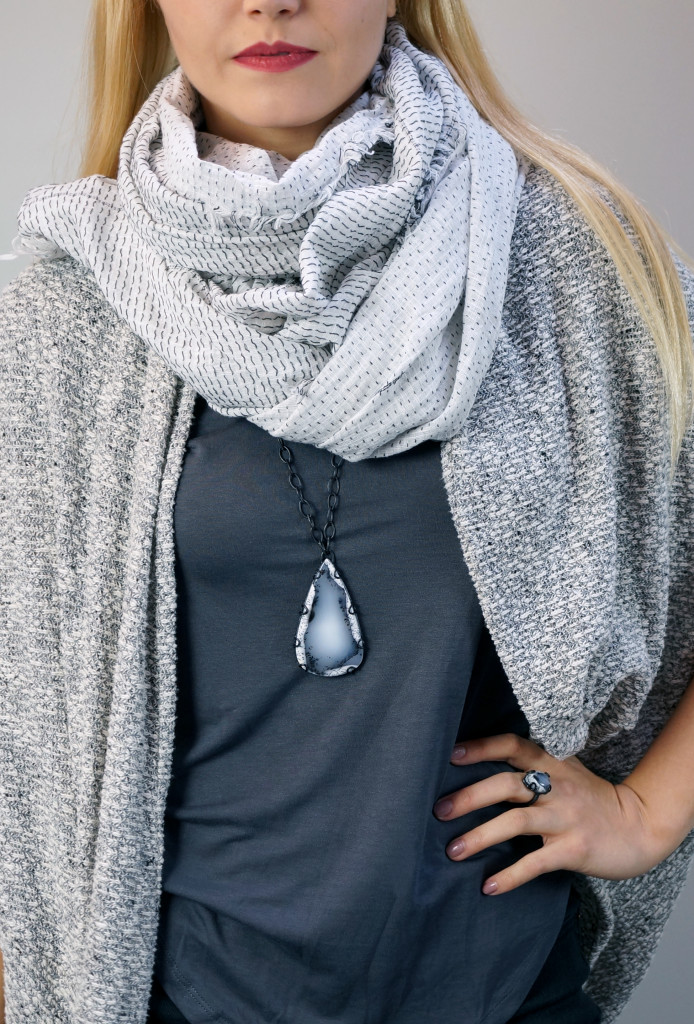 5 necklaces you can layer with a scarf // long contra pendant