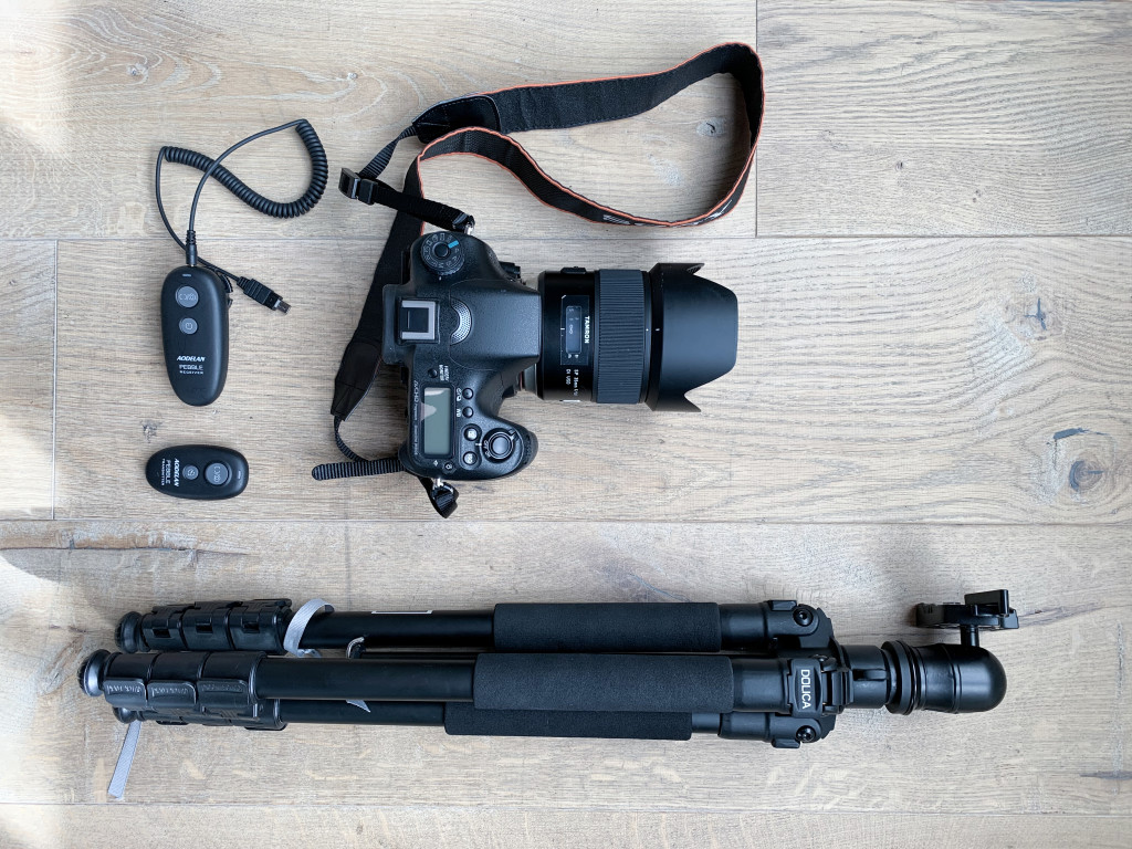 solo travel tips: photography gear for taking pictures of yourself while traveling
