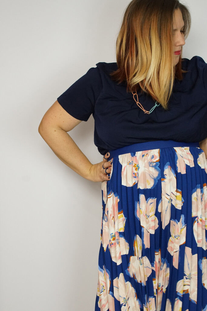 comfortable dressy outfit: floral skirt and colorful chain necklace