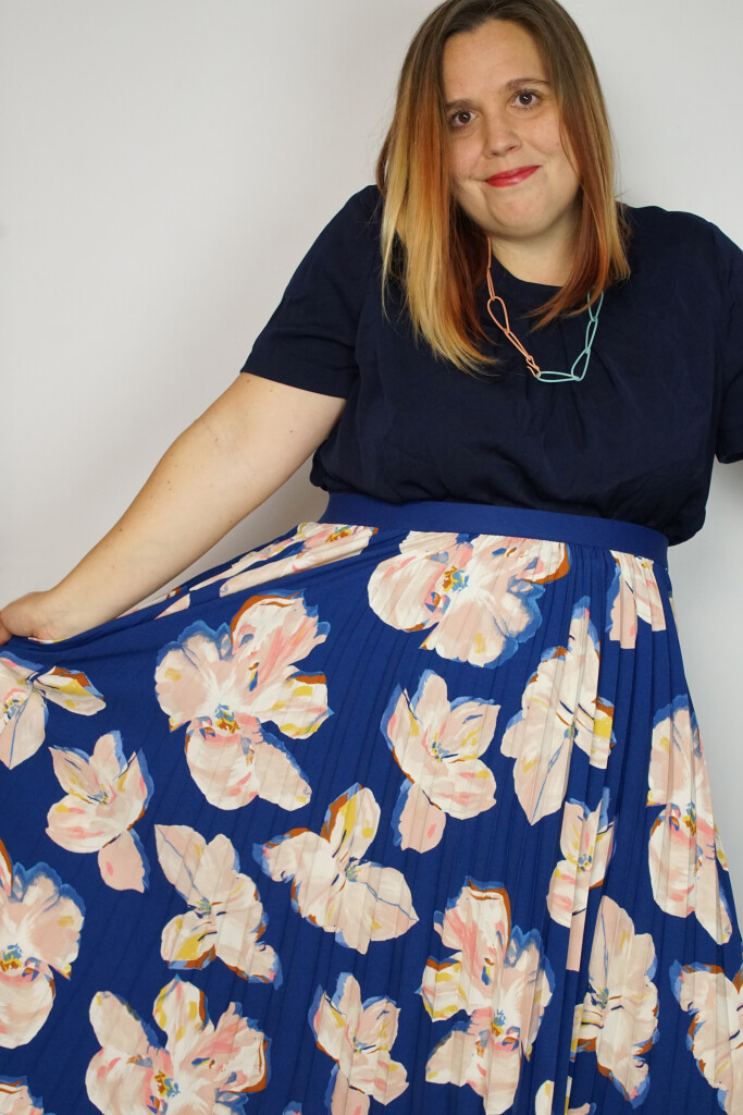 comfortable dressy outfit: floral skirt and colorful chain necklace