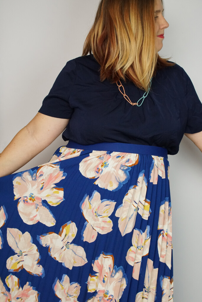 comfortable dressy outfit: floral skirt and colorful chain necklace