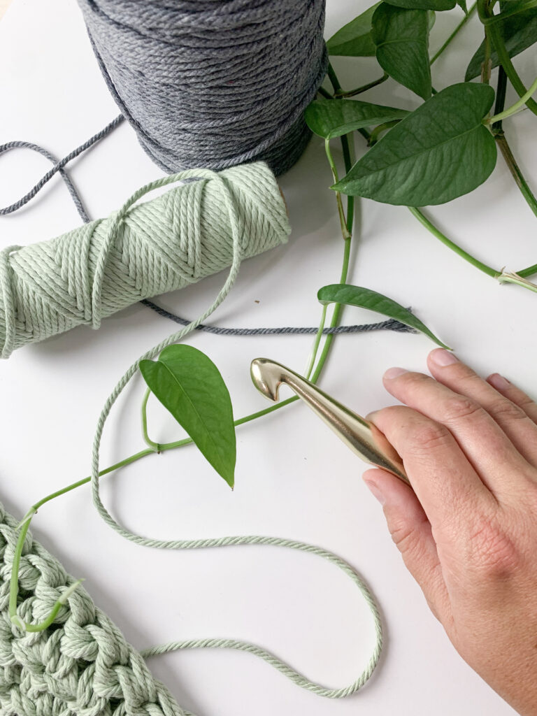 Hands off my phone: knitting, crochet, and tactile fixation