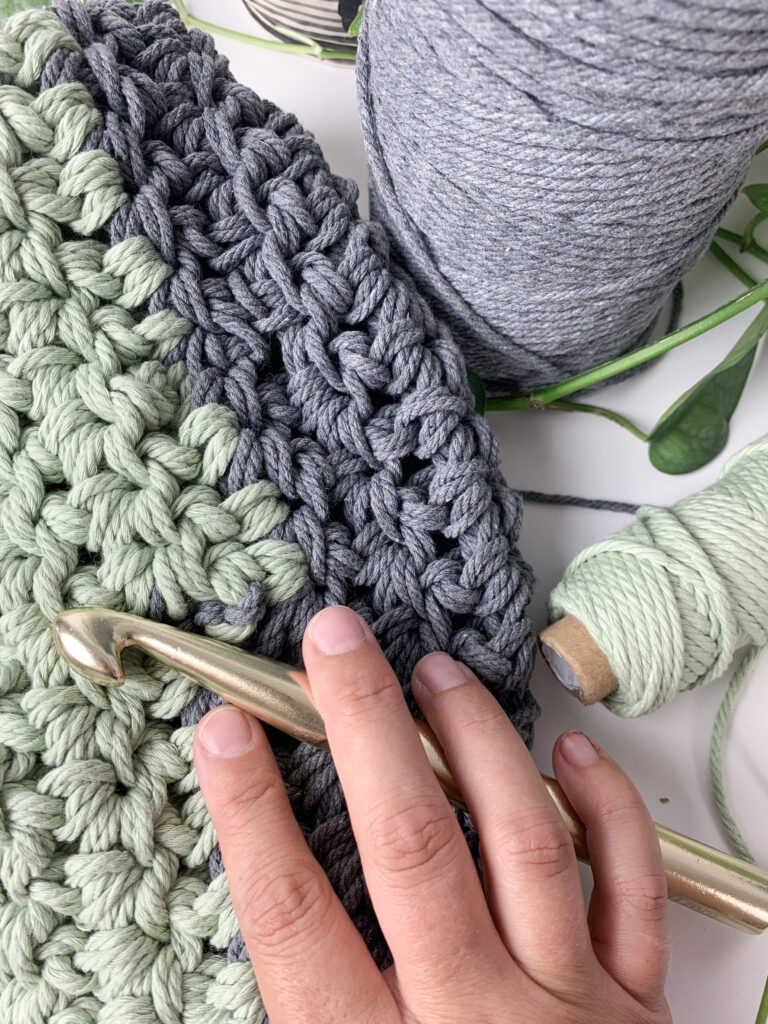 Hands off my phone: knitting, crochet, and tactile fixation