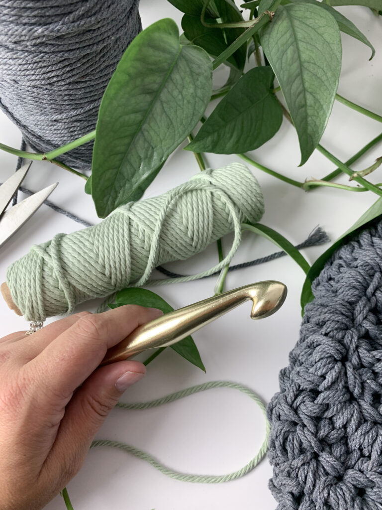 Hands off my phone: knitting, crochet, and tactile fixation