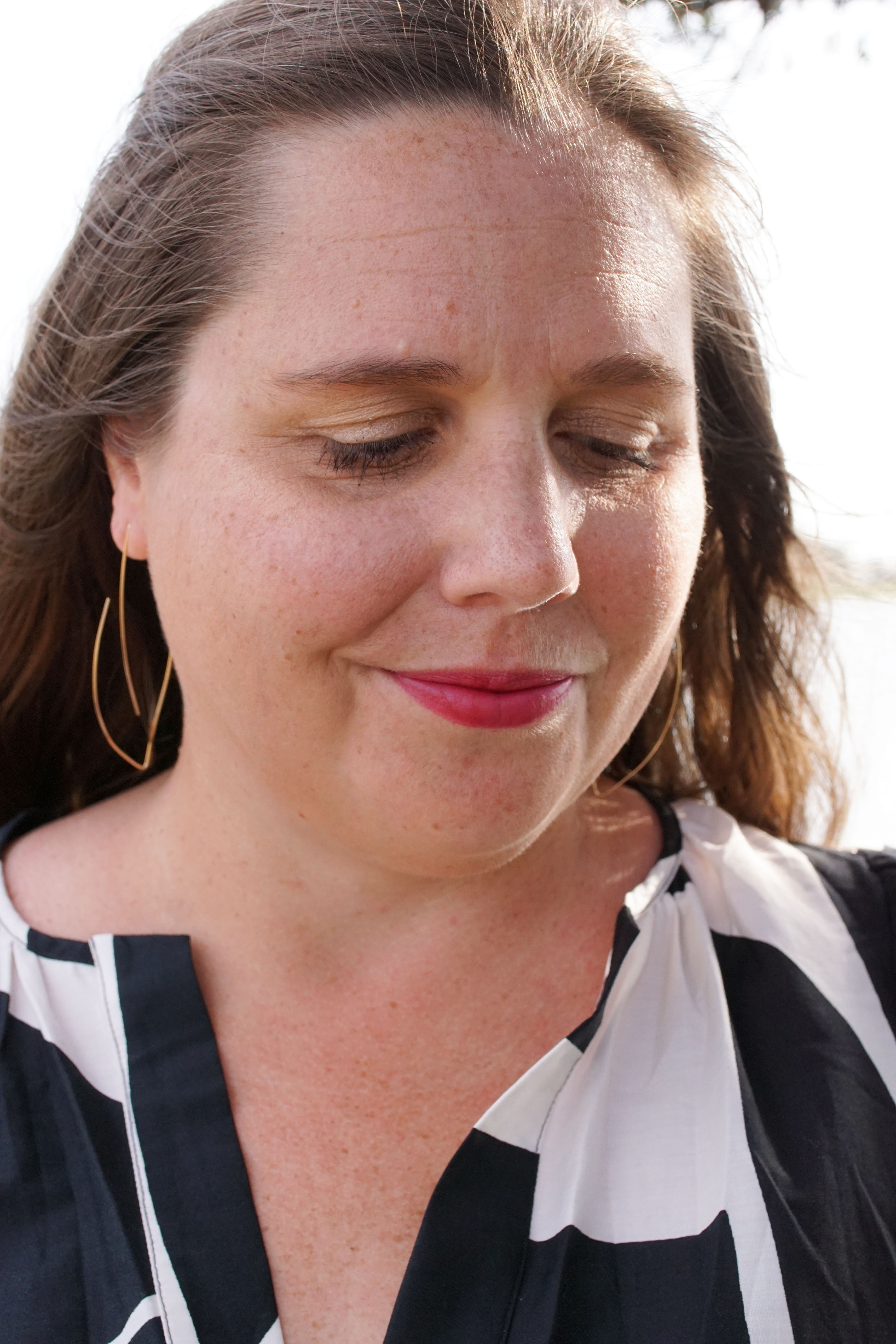 black and white dress on a beach with gold threader hoop earrings